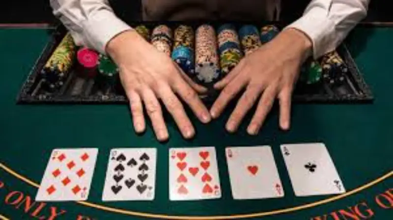 So sánh độ mạnh yếu của các tay bài trong cách chơi Poker 